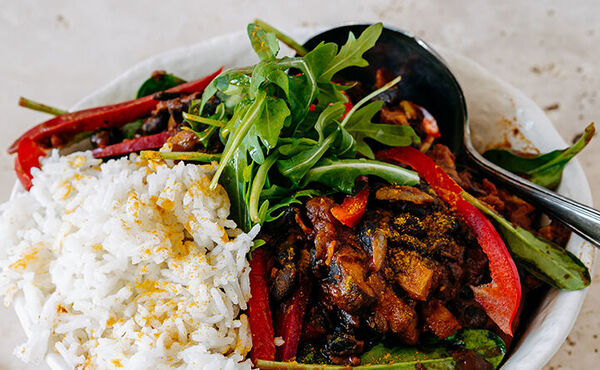 /Magazine/2022/May/For the perfect post-workout dinner try these spiced black beans with veggies and tomato sauce.jpg